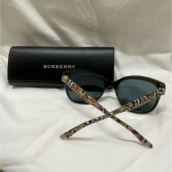 Burberry sunglasses - Picture 2 of 5